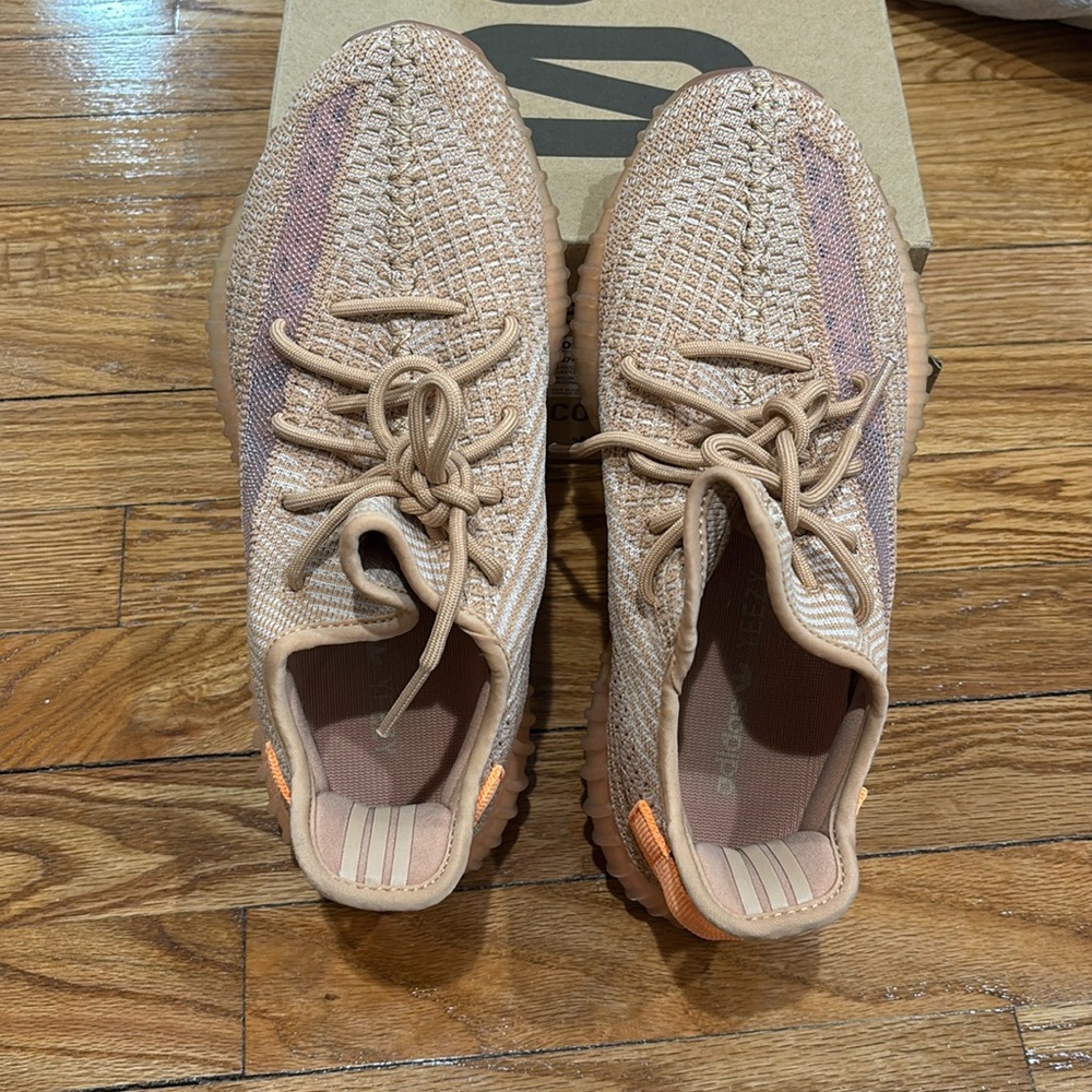 YEEZY BOOST 350 V2 CLAY Women’s 8